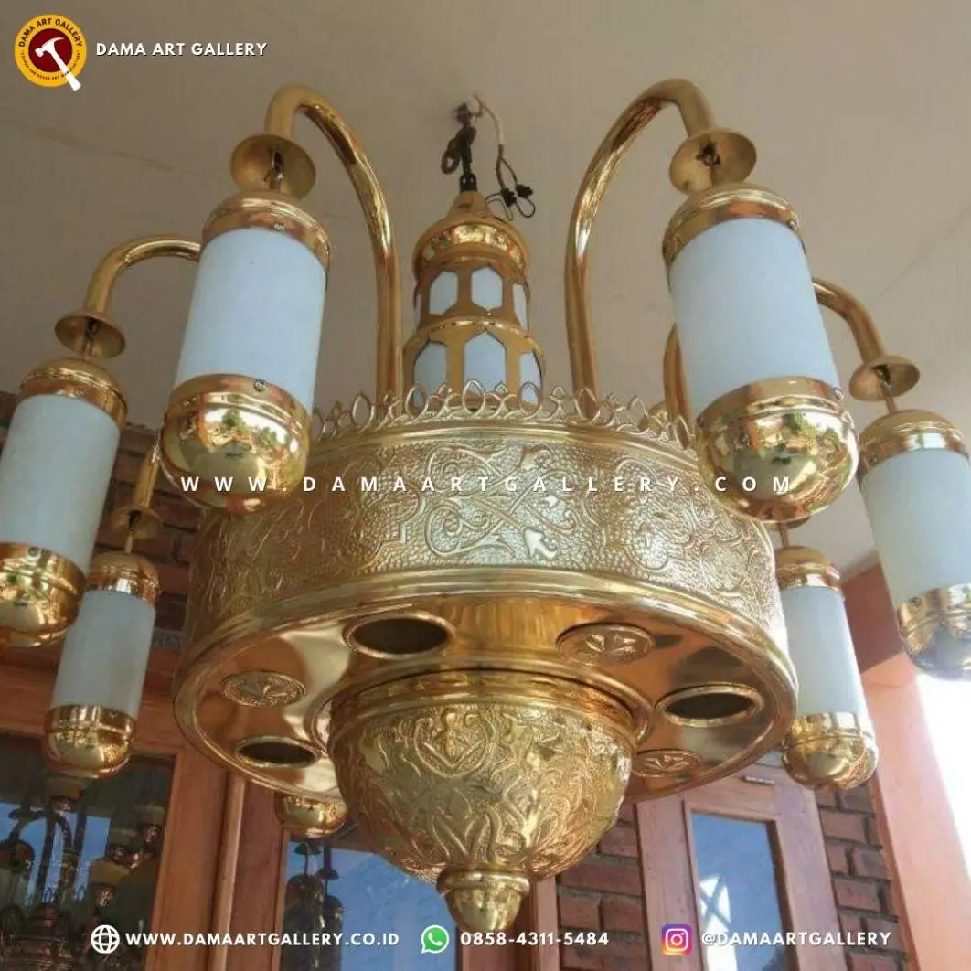 Pengrajin Lampu Masjid Nabawi Kuningan
